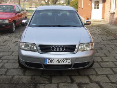 W tle stoi Autko Pokoleniowe,pierwsze moje Audi w tej chwili ma je drugi syn :D