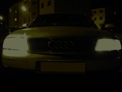 efekt bez lampy bÂłyskowej, w rzeczywistoÂści ÂżarĂłwka postojowa nie daje aÂż tak intensywnego ÂświatÂła