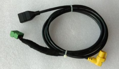 Kabel ktĂłry podĹÄczyĹem z tyĹu MMI a od przodu USB