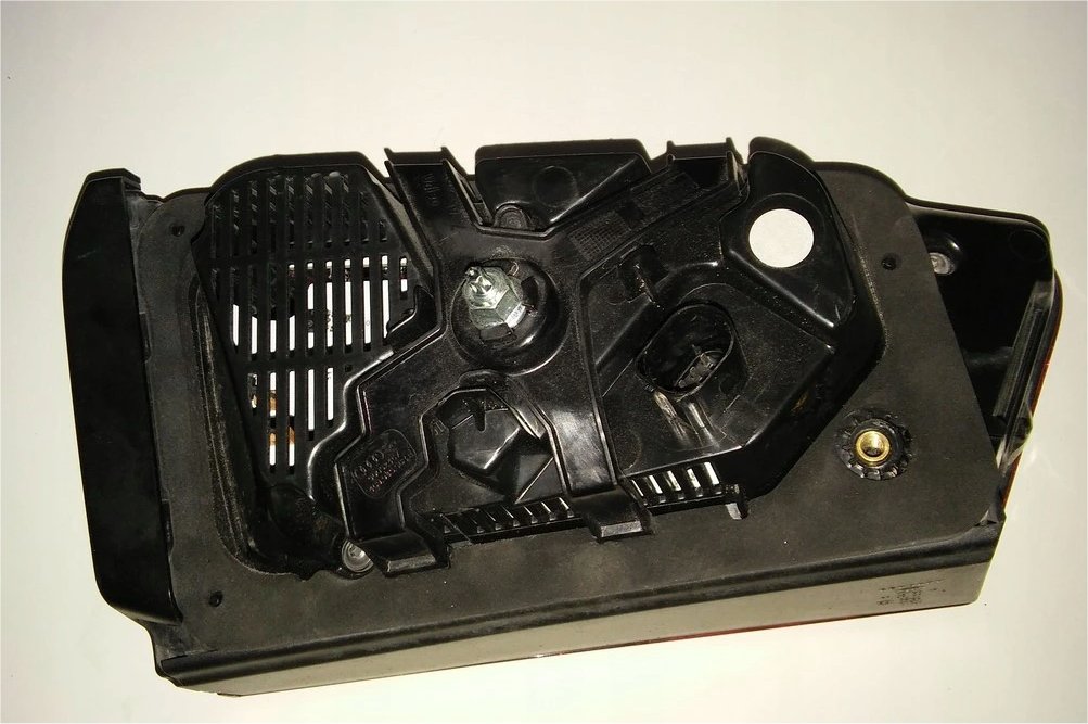A6 C7 lift lampa tył kombi - b.jpg