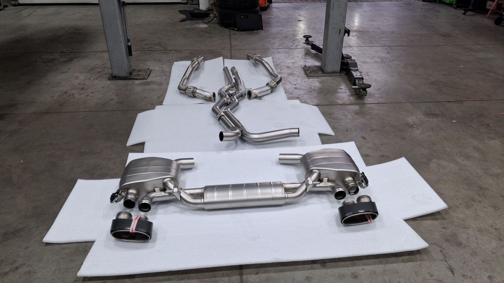 Akrapovic2.jpg