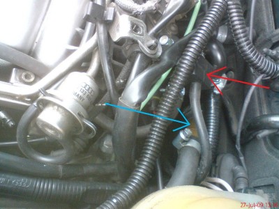 czerwona strzaÂłka map sensor,<br />niebieska strzaÂłka czujnik temp (mĂłj tuningowany mierzÂący prawdziwÂą temp. gazu a nie jak te nagrzewajÂące siĂŞ od rozgrzanej listwy wtryskowej)